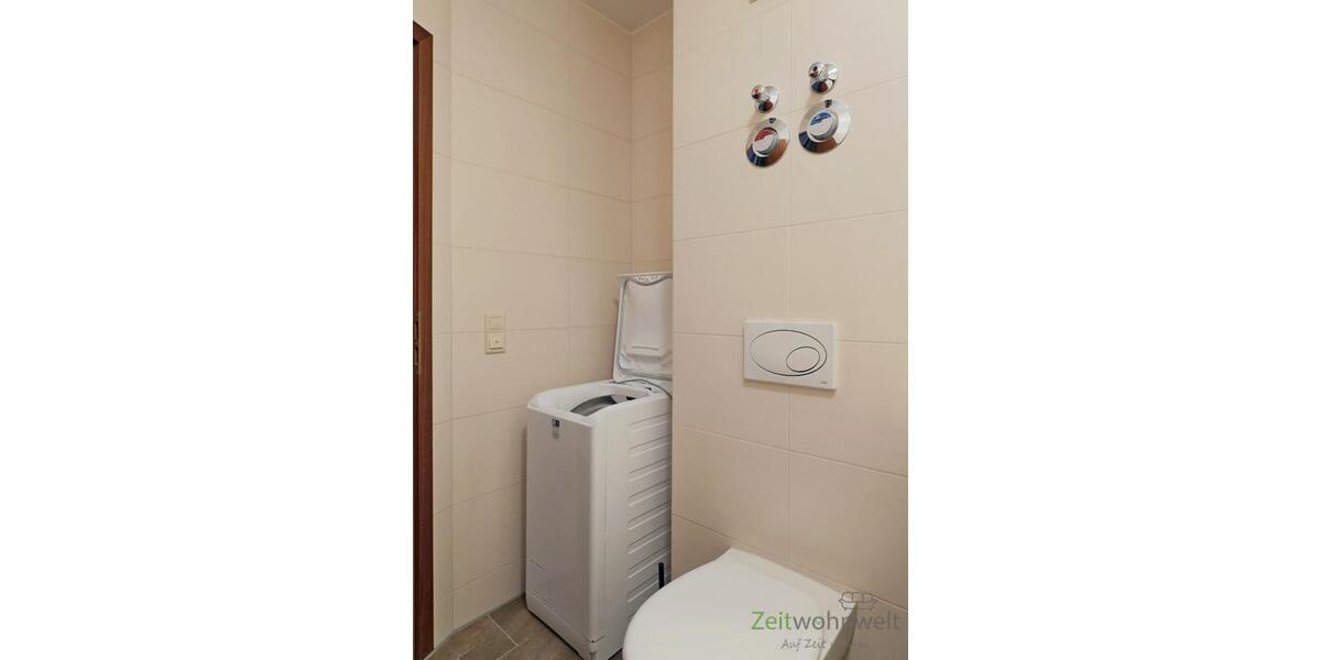 WC und Waschmaschine