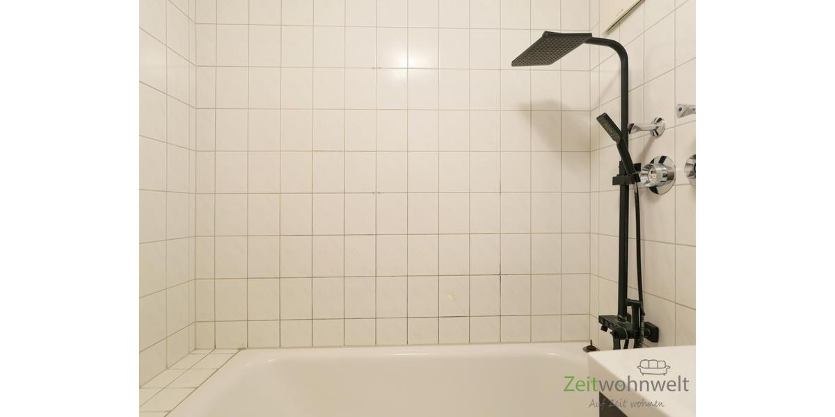 Wanne mit Dusch-Brause