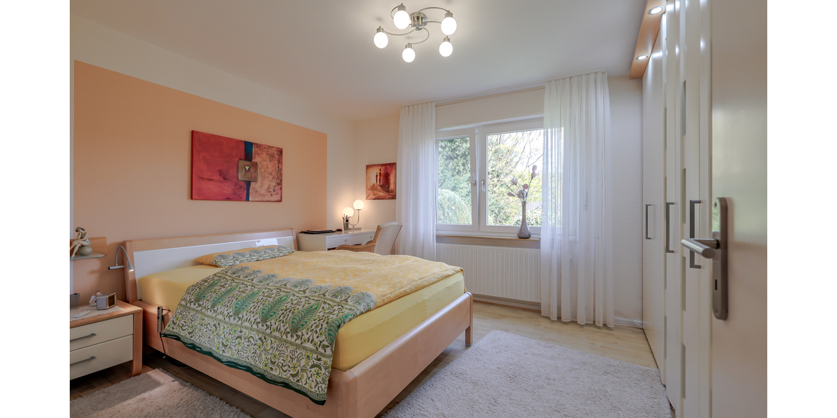 Schlafzimmer 1