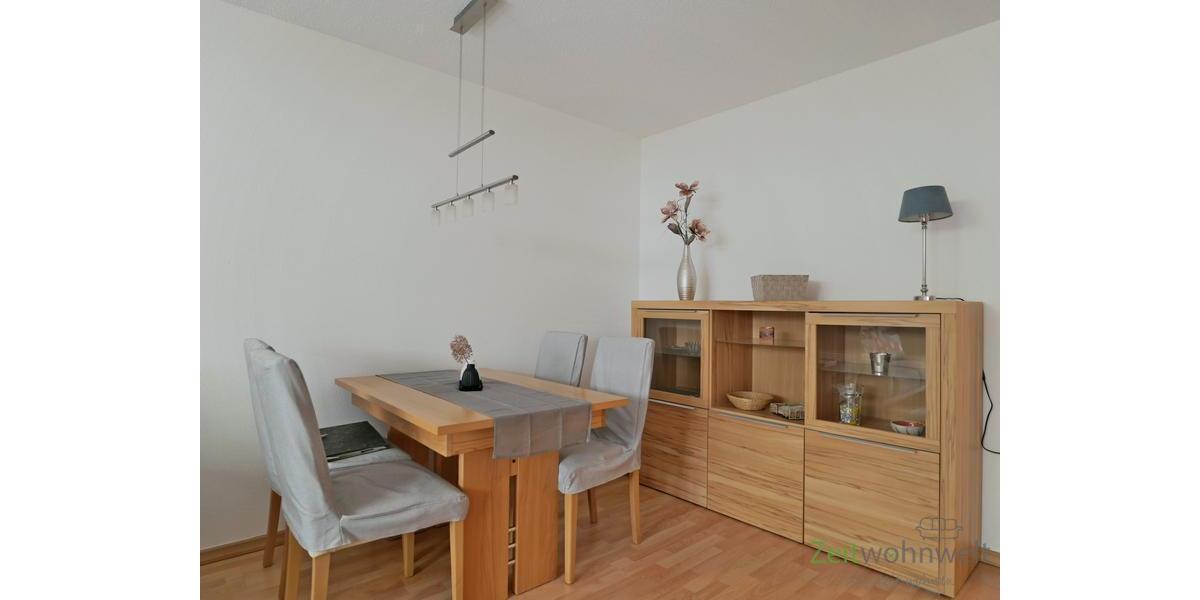 Esstisch und Sideboard