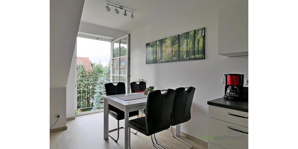 Esstisch am bodentiefen Fenster