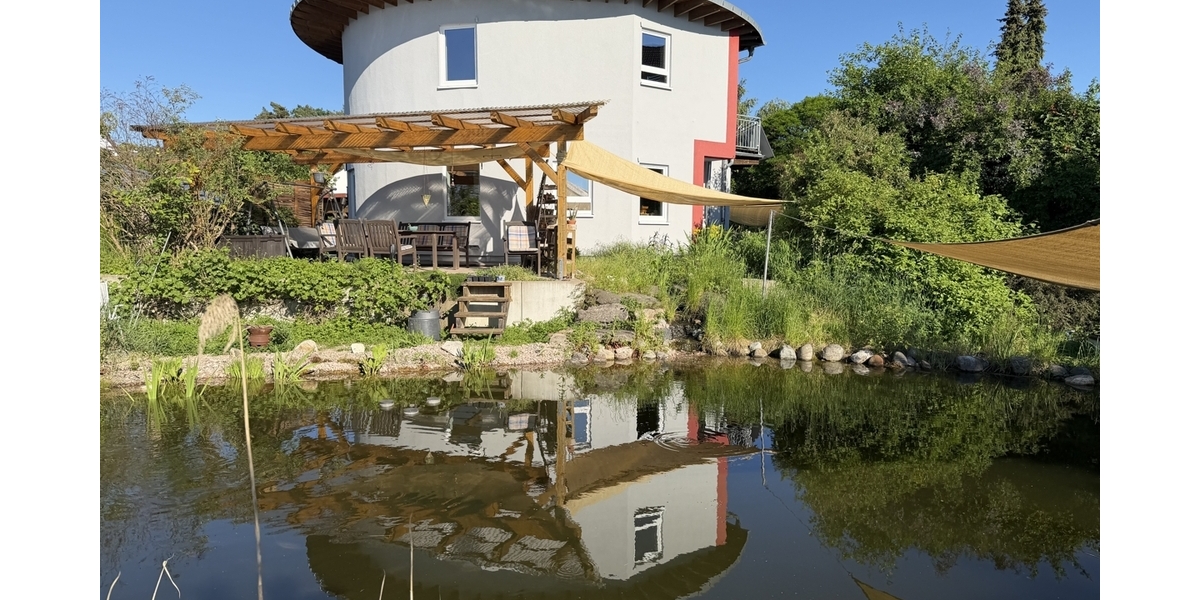 Im Winter warm, im Sommer kühl: Futuristisches Drehhaus bei Coburg - Zweifamilienhaus Rödental | Angebot:26960607