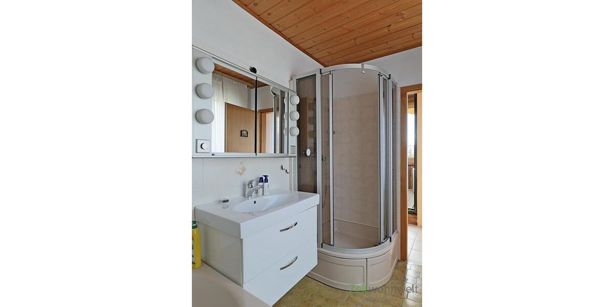 Dusche im Bad