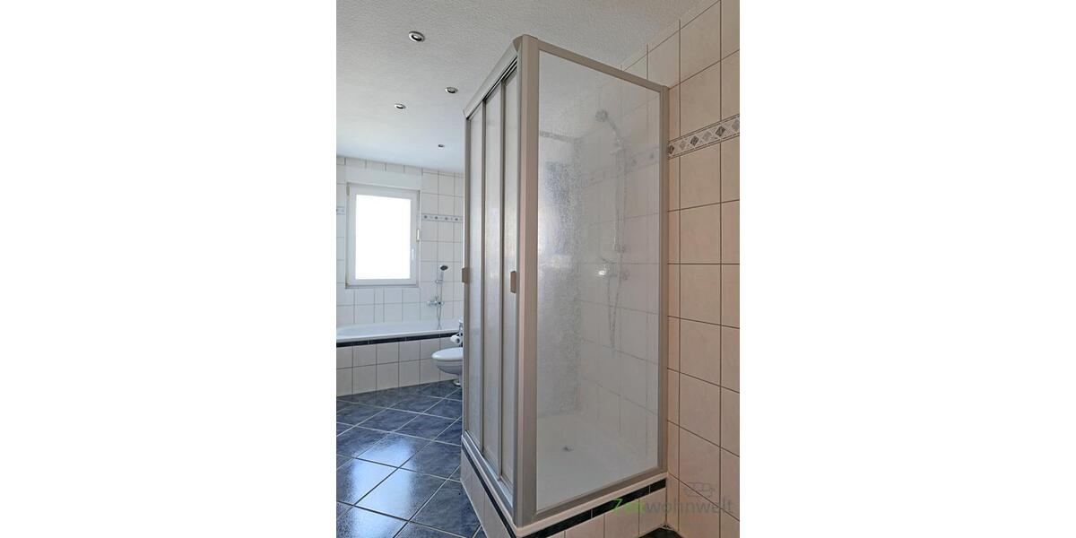 Dusche im Bad