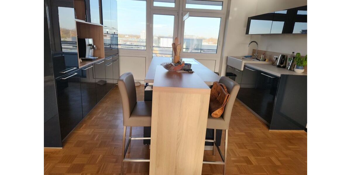 Kochinsel mit erweiterbarer Sitzgelegenheit