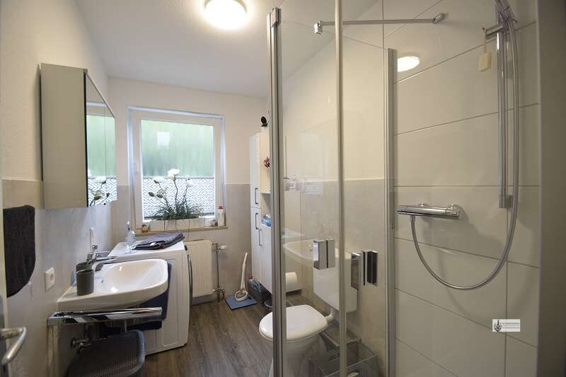 Bad mit Dusche und WM Anschluss
