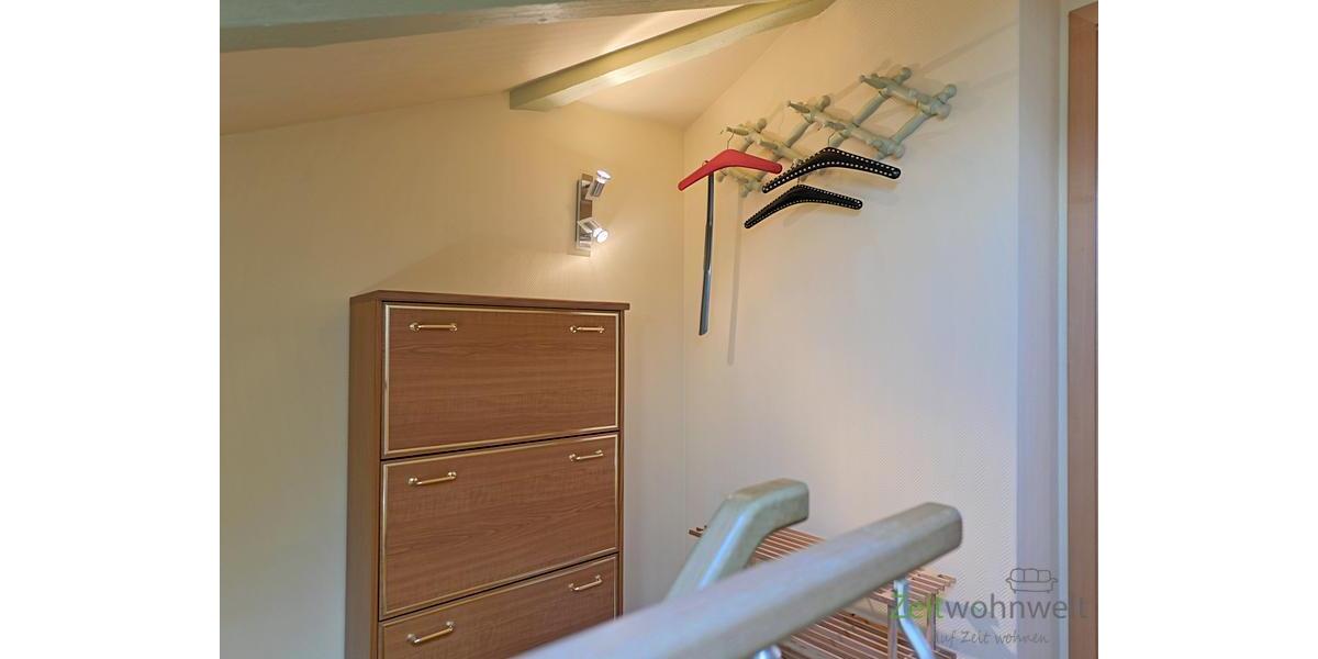 Treppenaufgang mit Garderobe