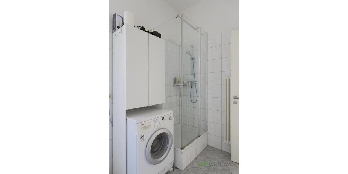 Dusche und Waschmaschine