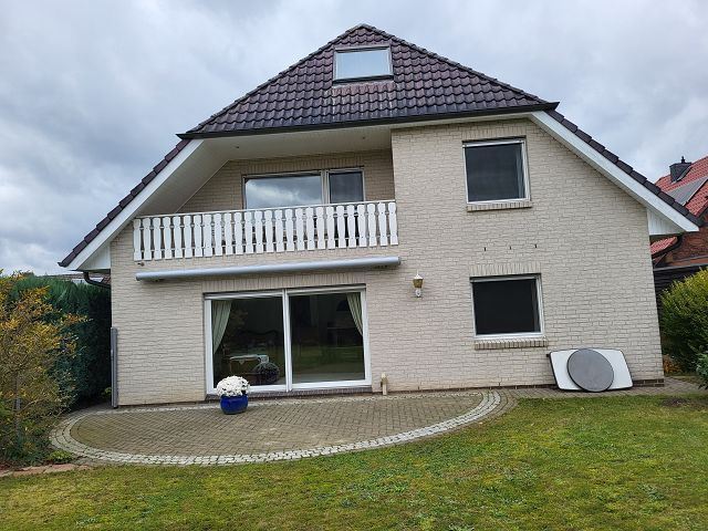 Hausansicht mit Terrasse