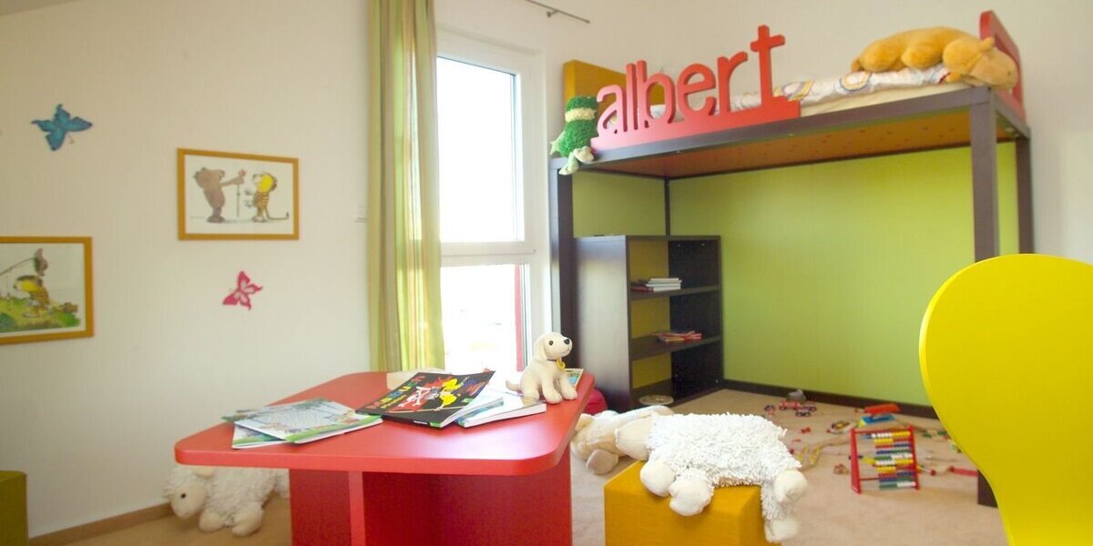 Kinderzimmer mit Spielbereich