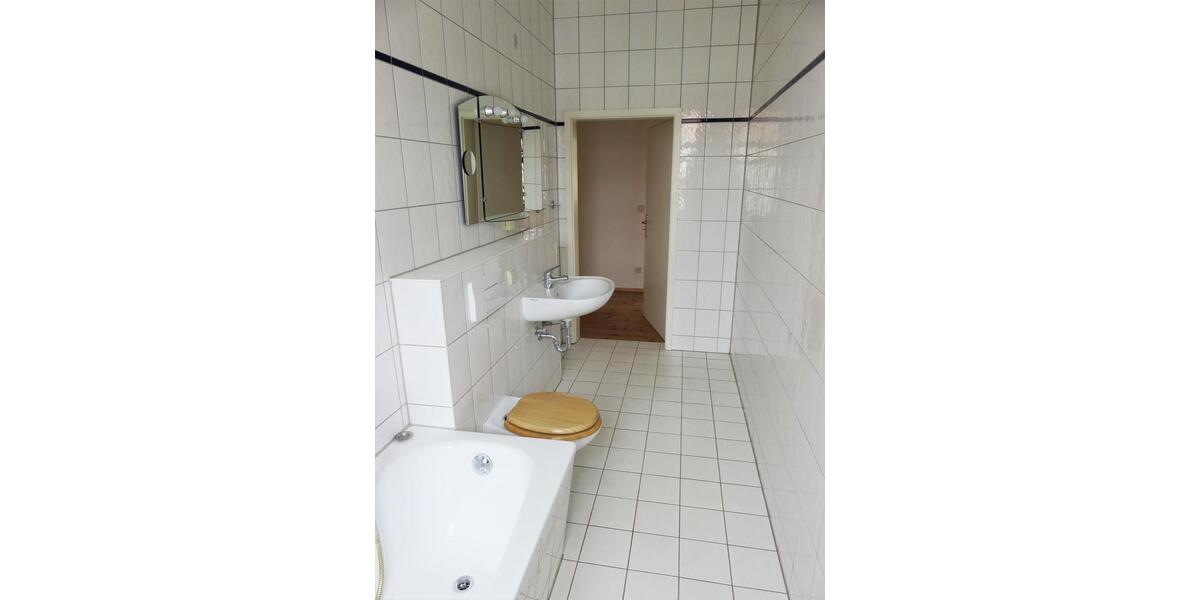 Tageslichtbad mit Badewanne 3.OG