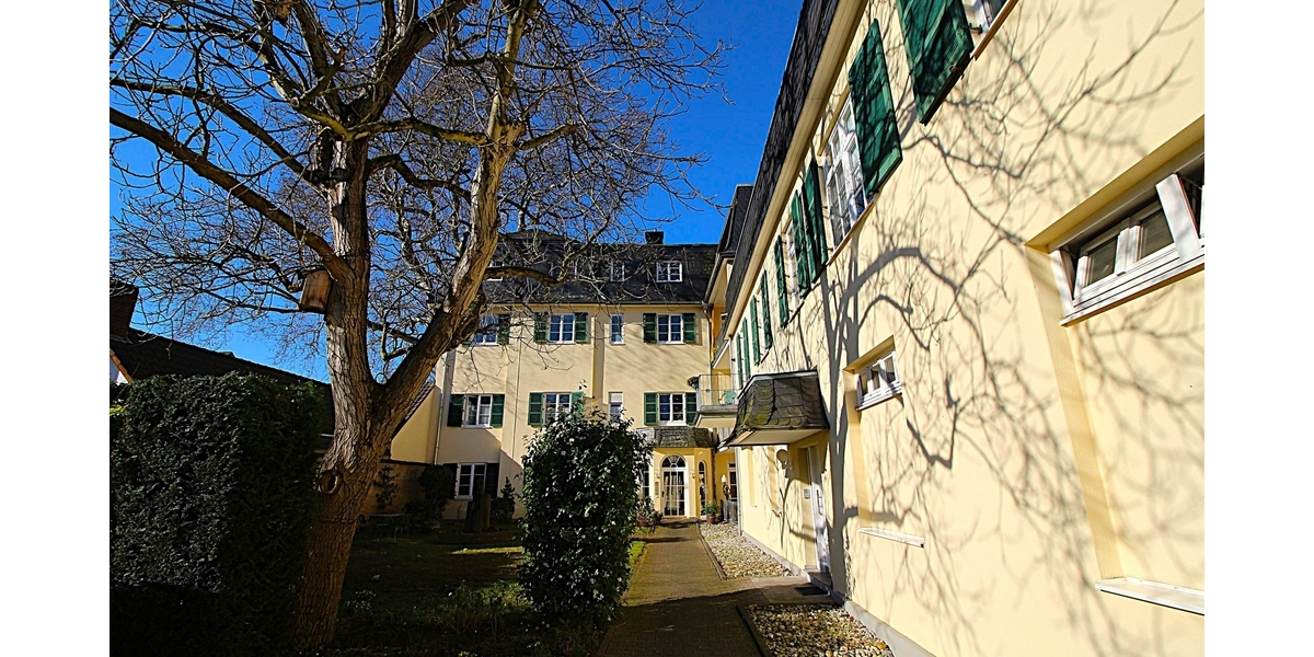 Winter Weg von Garage zum Hauseingang