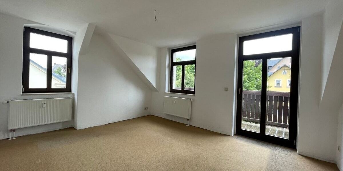 Wohnzimmer mit Balkon