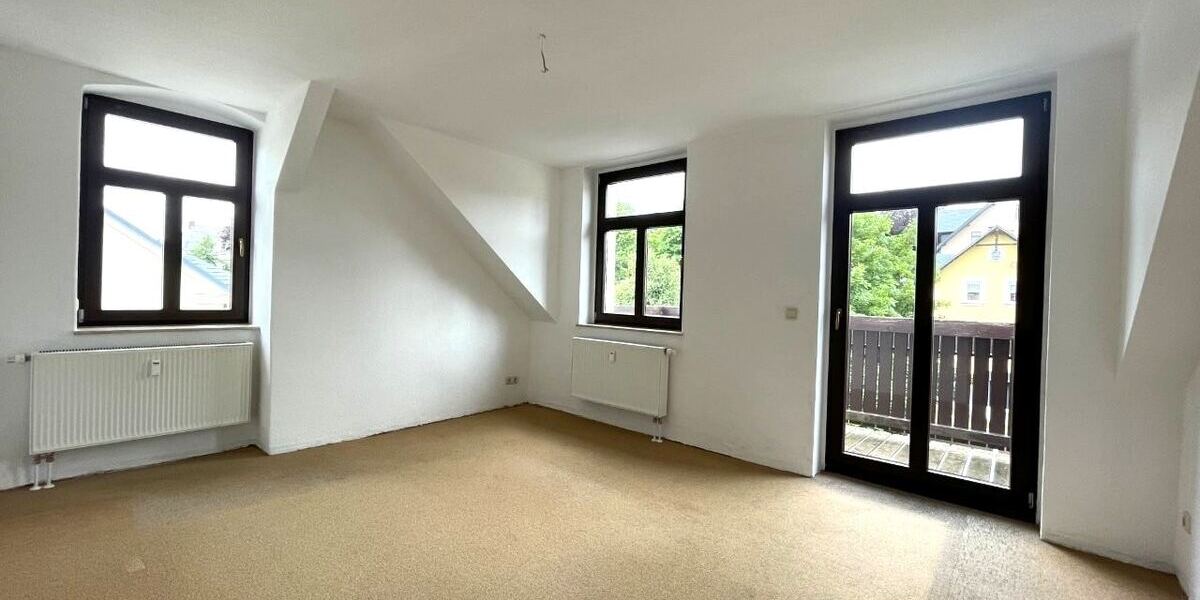 Wohnzimmer mit Balkon WE 5
