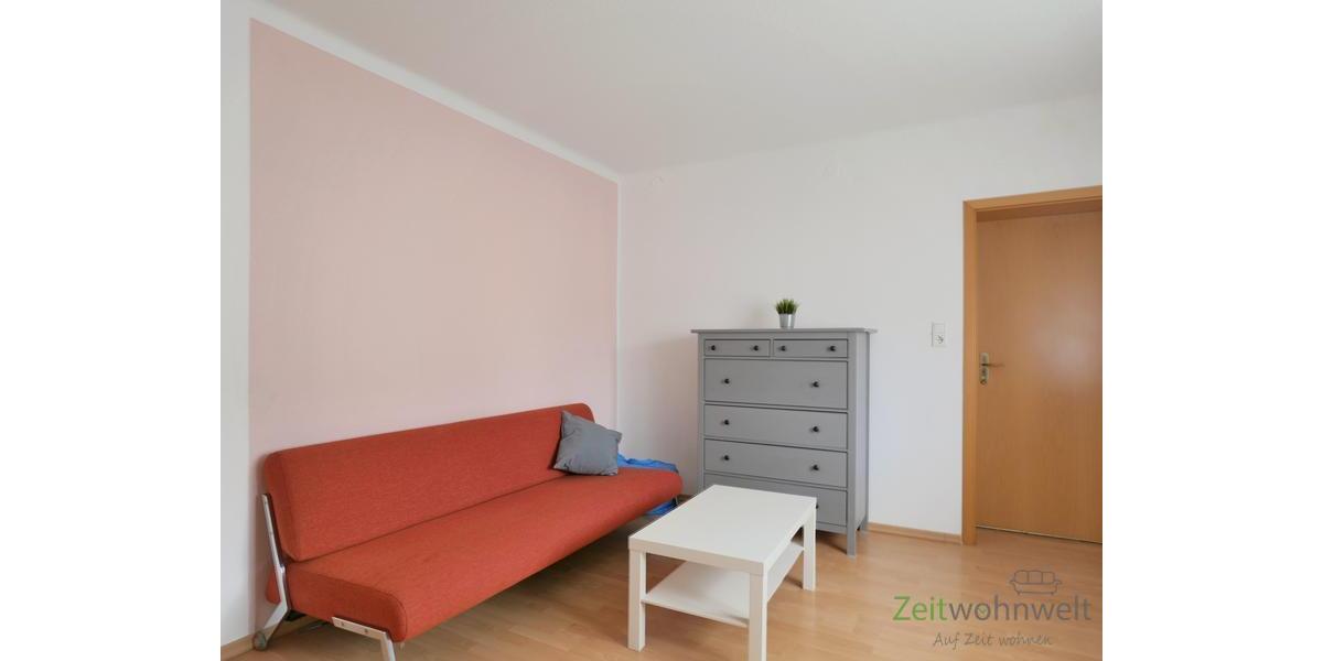 Schlafcouch und Kommode