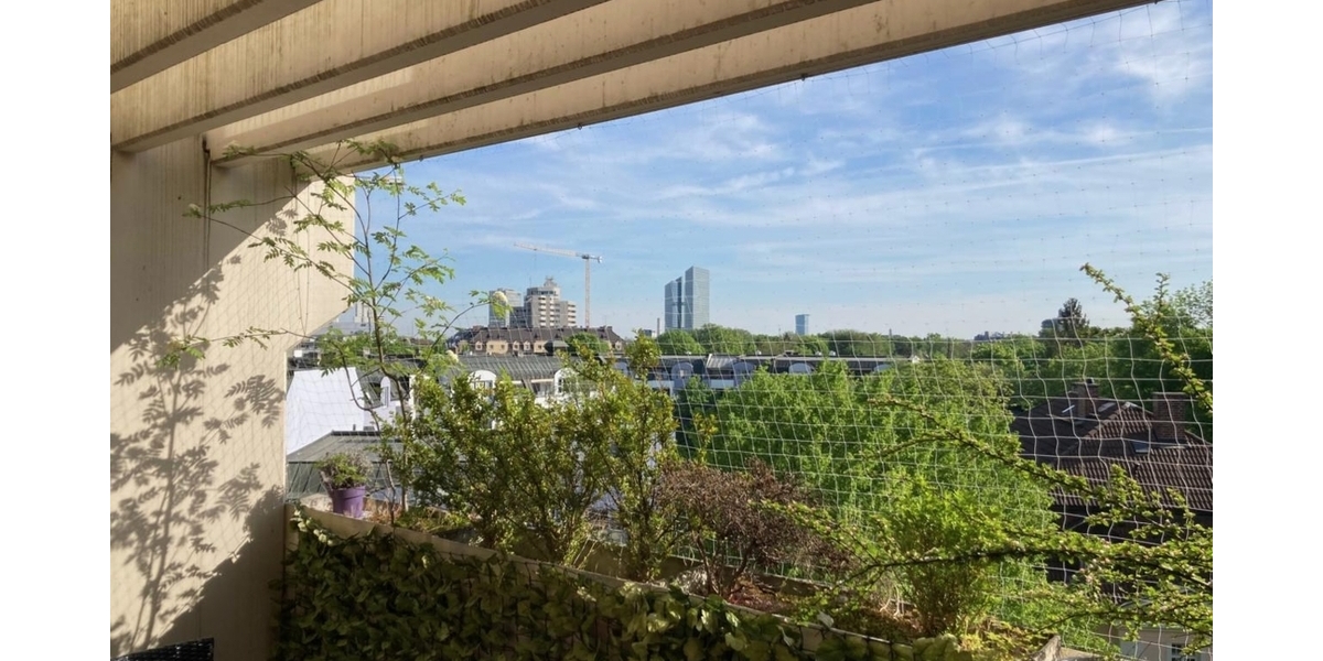 Eigener Balkon links