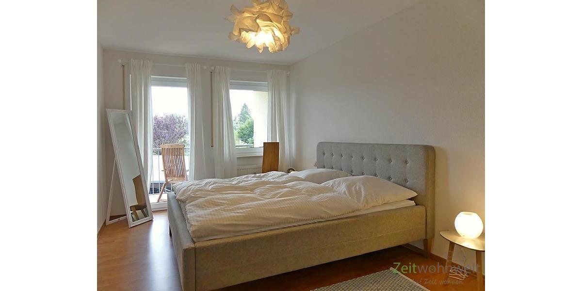 Schlafzimmer mit Balkonausgang