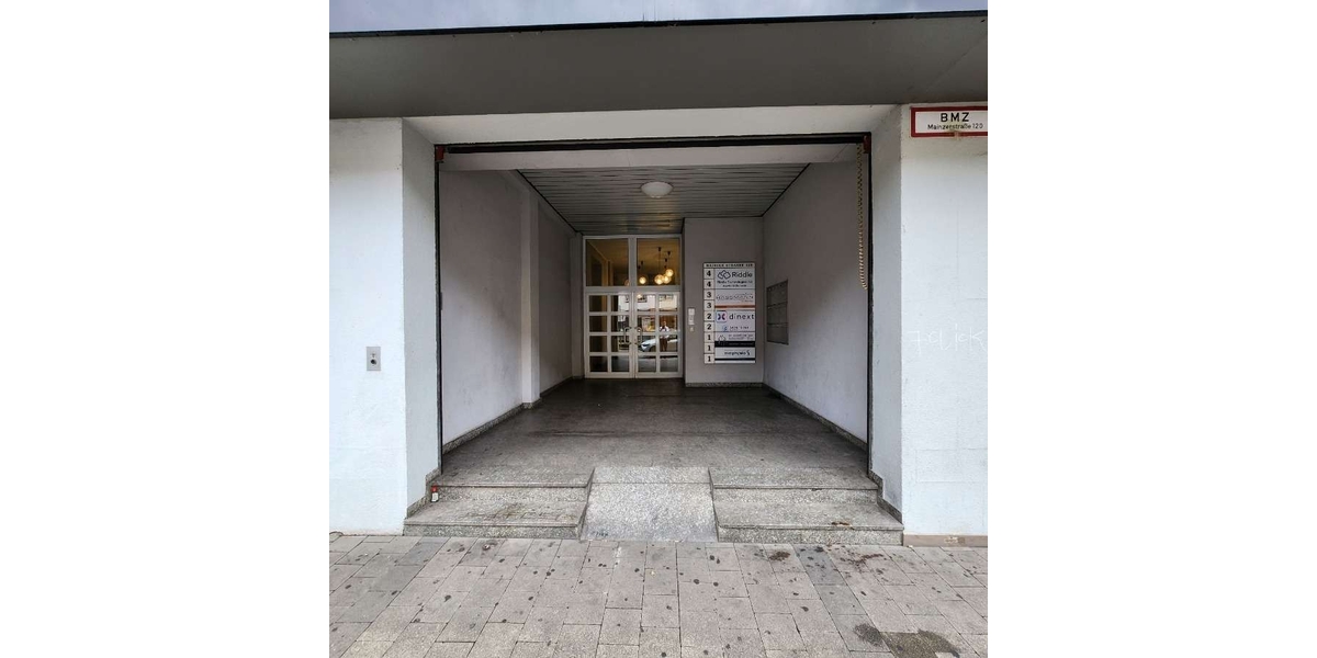 Haupteingang Bürokomplex