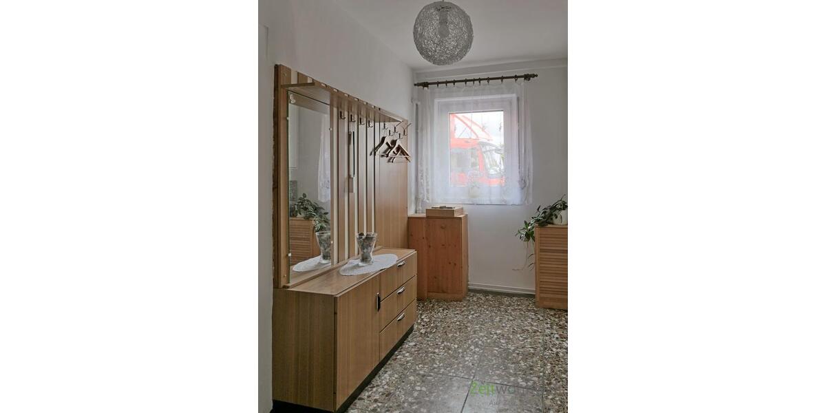 EG, Flurgarderobe