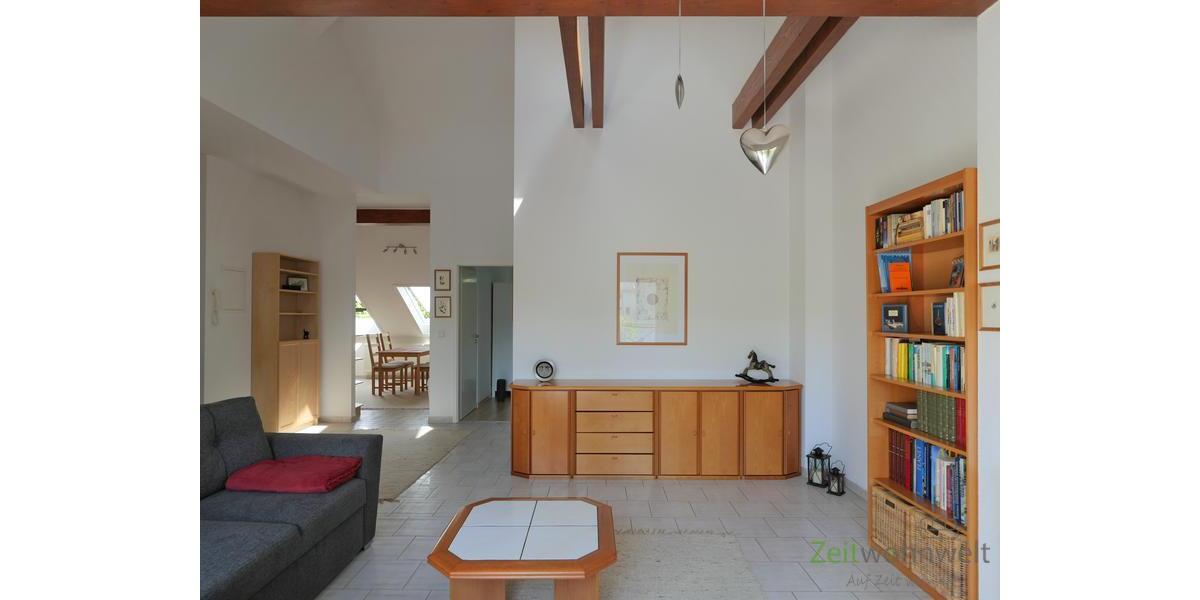Blick vom Balkon in den Wohnraum