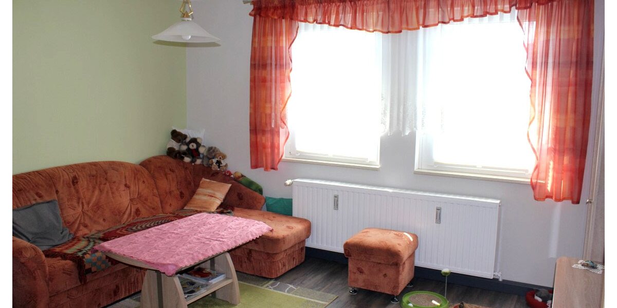 Wohnzimmer der 2-Zimmer Wohnung im Haus 1 - 1.OG