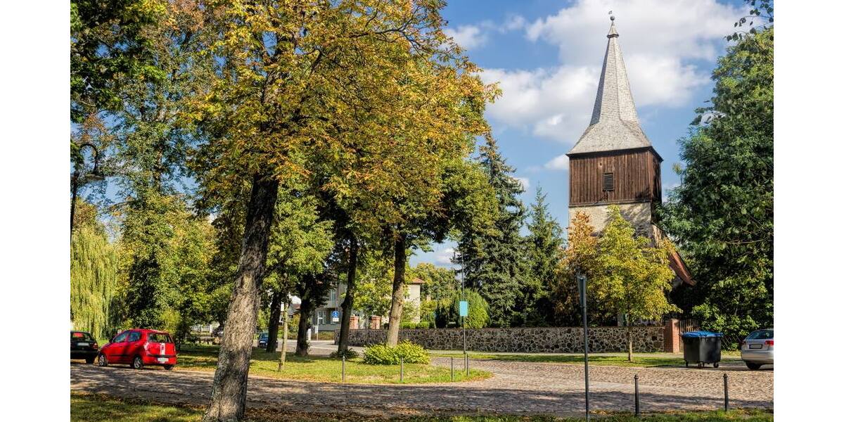 Schöneicher Dorfkirche in der Dorfaue