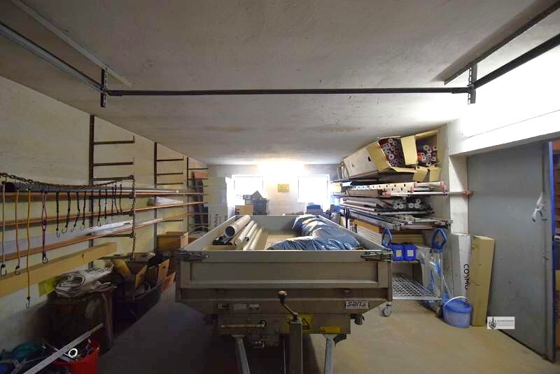 Große Garage