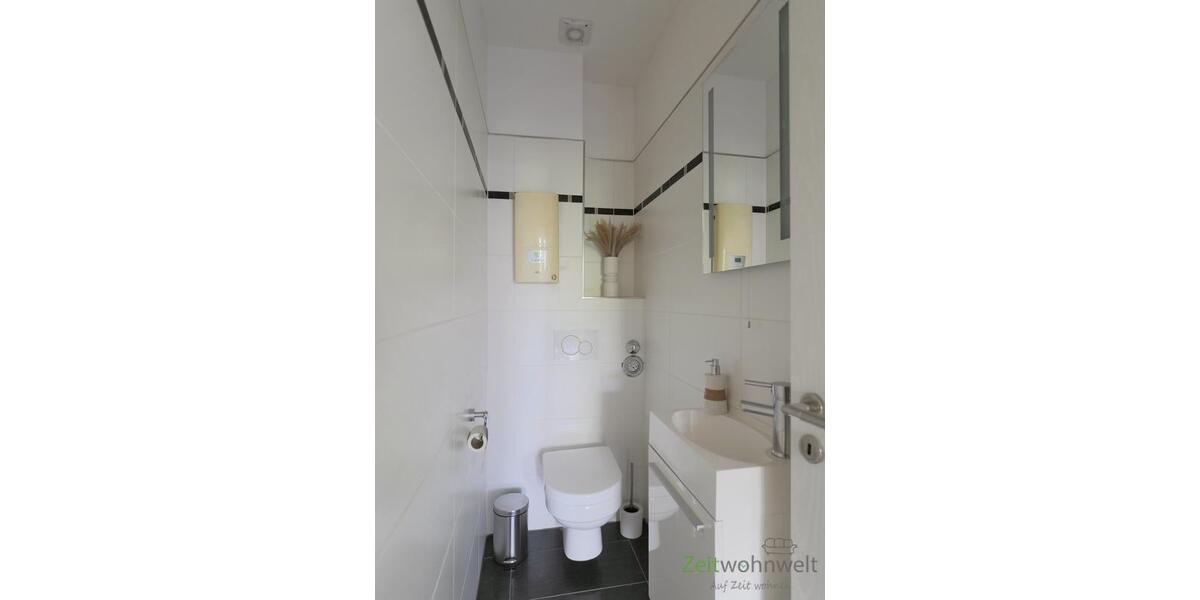separates WC