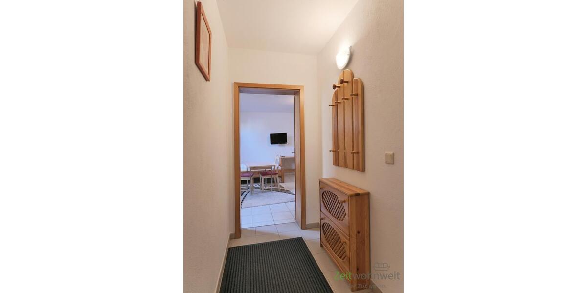 kleiner Wohnungsflur mit Garderobe