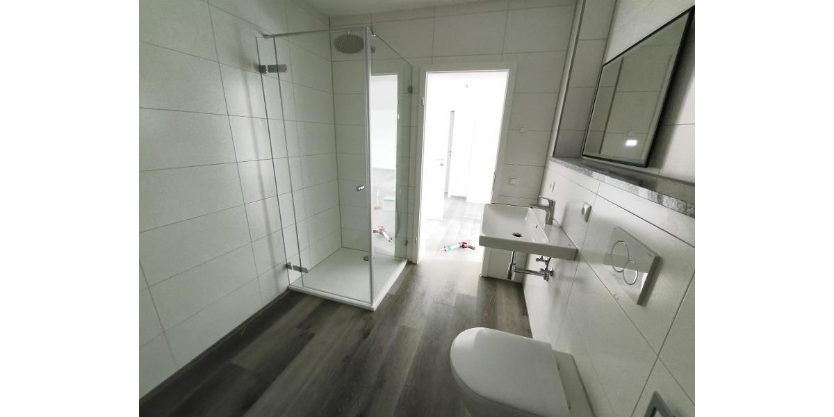 Bad mit Dusche und Waschmaschinenanschluss Bild 3