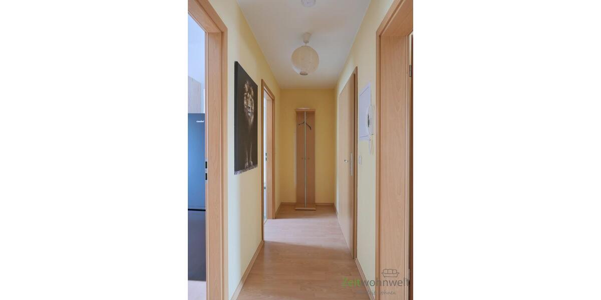 Wohnungsflur mit Garderobe