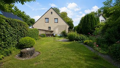 FAMILIENTREFF IM GEMEINSAMEN GARTEN - Zweifamilienhaus Tornesch | Angebot:27087267
