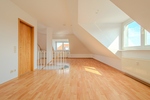 BEZUGSFREI – GEMÜTLICHE MAISONETTE – DACHTERRASSE – DUSCHBAD MIT FENSTER – TG-PARKER - Maisonettenwohnung Dresden Strehlen | Angebot:25857011