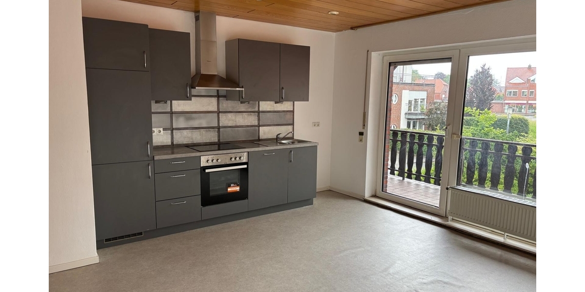 Oberwohnung mit Balkon am Obenende in zentraler Lage - Dachgeschoßwohnung Papenburg | Angebot:26095806