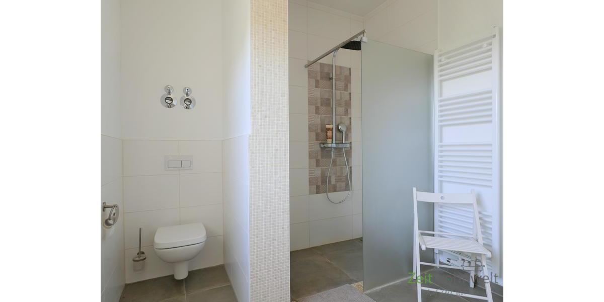 WC und bodentiefe Dusche