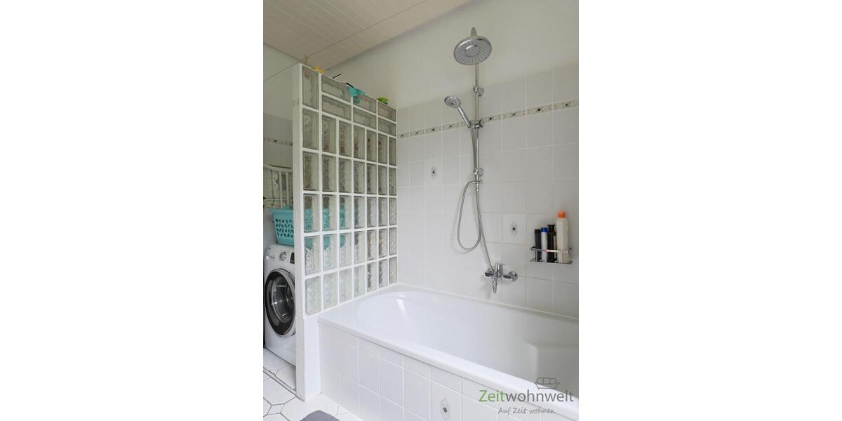Badewanne und Waschmaschine