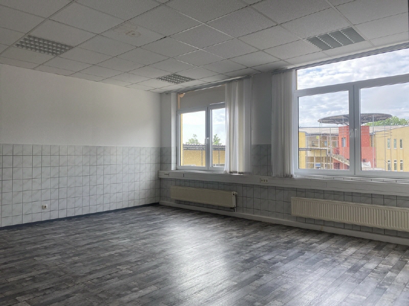 großes Behandlungszimmer aus anderer Sicht