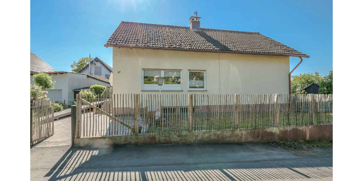 *Provisionsfrei* Mehr als nur vier Wände – freistehendes Zuhause mit Terrasse, Balkon & Carport - Einfamilienhaus Königswinter Pleiserhohn | Angebot:26822302