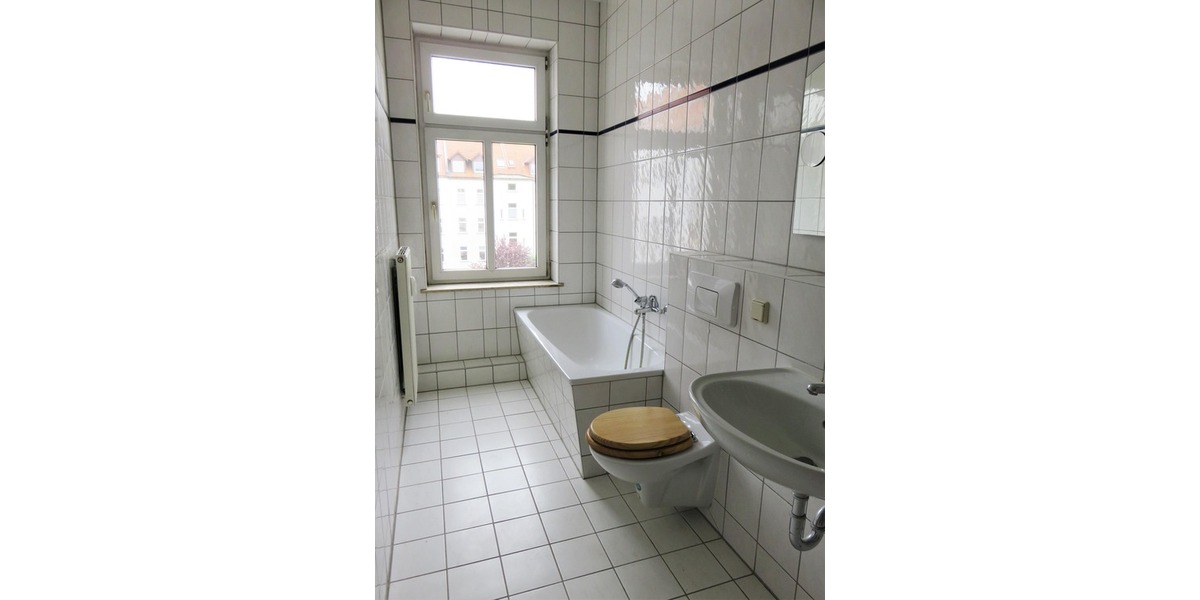 Tageslichtbad mit Badewanne 3.OG