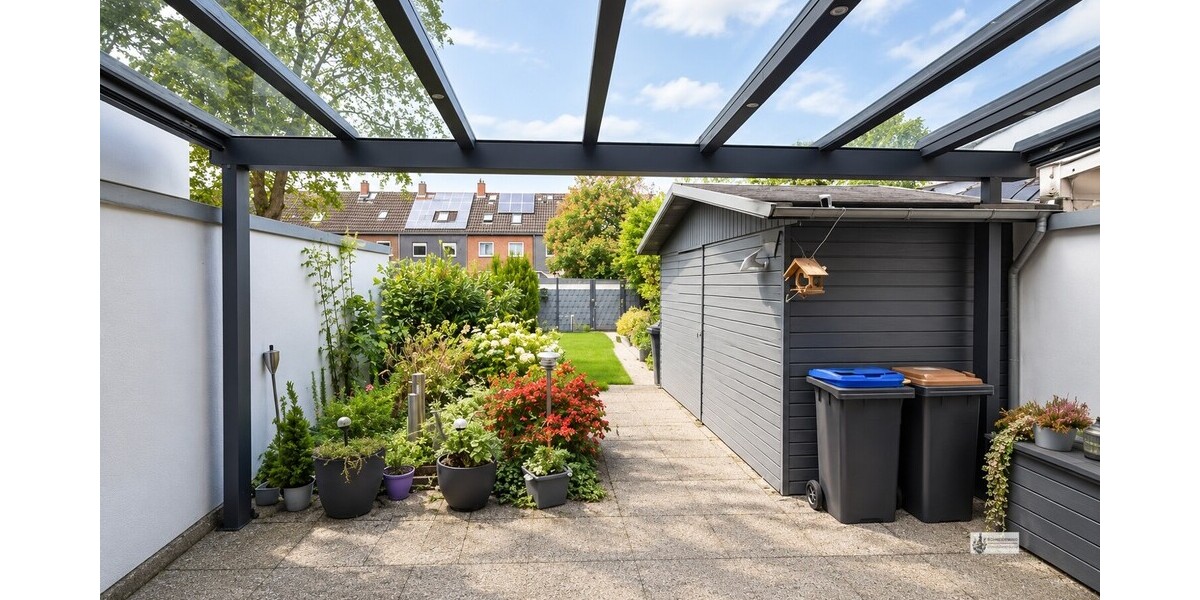 12 überdachte Terrasse