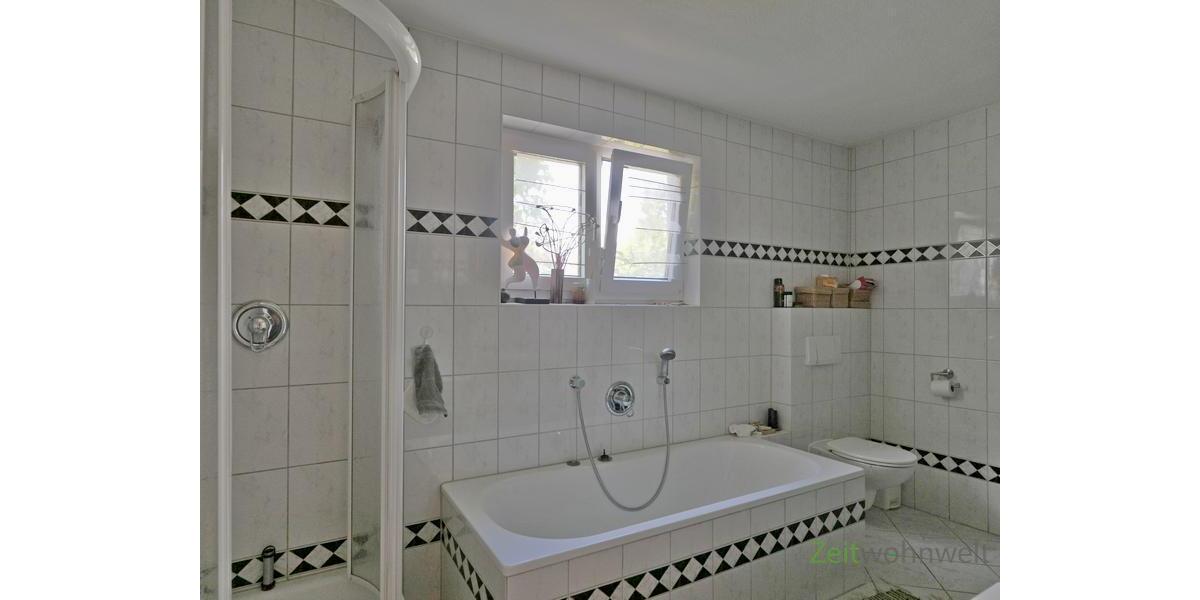 Dusche und Wanne