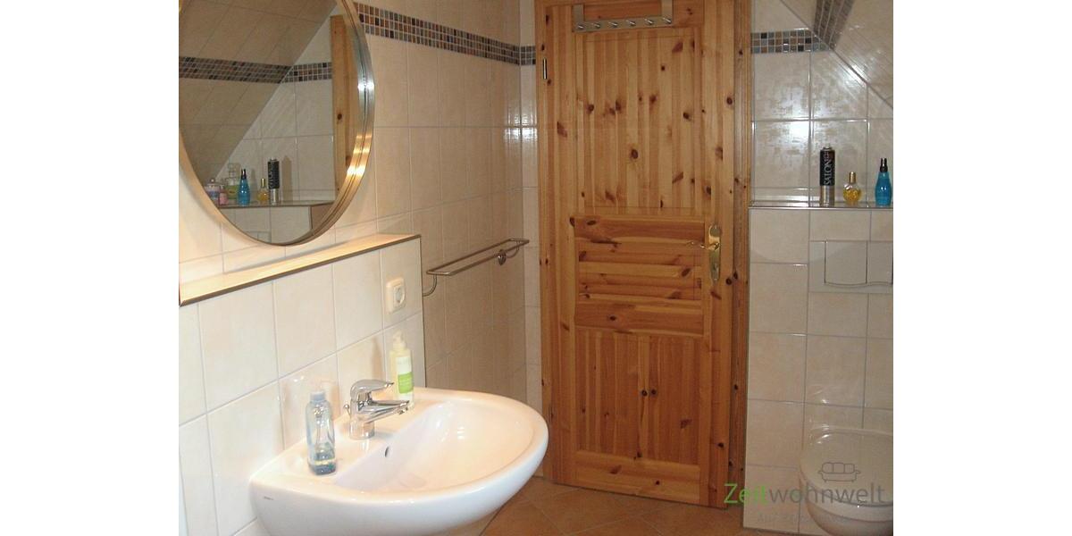 Waschbecken und WC