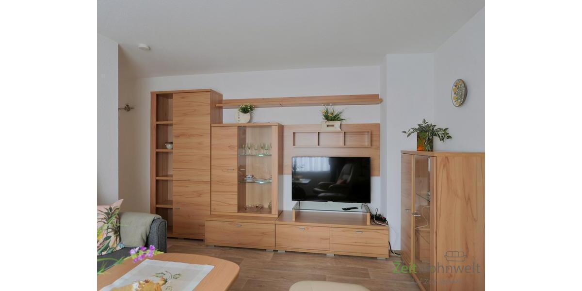 Schrankwand und TV