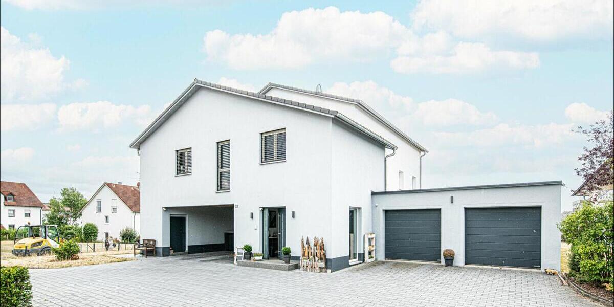 Modernes Wohnerlebnis – Großzügiges Zweifamilienhaus mit nachhaltiger Energietechnik und sofortiger Verfügbarkeit - Zweifamilienhaus Roding | Angebot:26855937