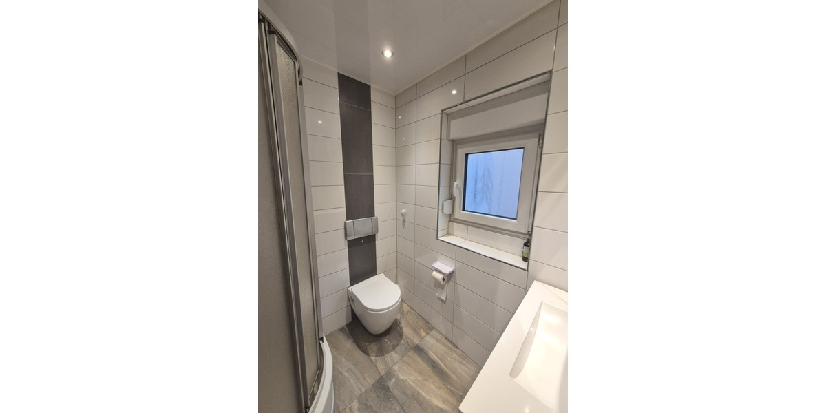 WC mit Dusche EG