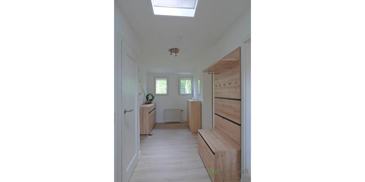 Wohnungsflur mit Garderobe