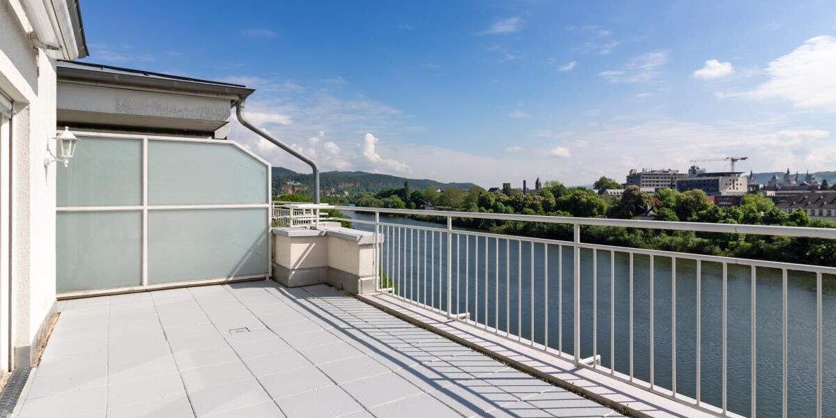 Wohnen mit tollem Moselblick-Attraktive Penthousewohnung mit eigenem Aufzugsausgang an der Mosel - Einfamilienhaus Trier Feyen-Weismark | Angebot:26837245