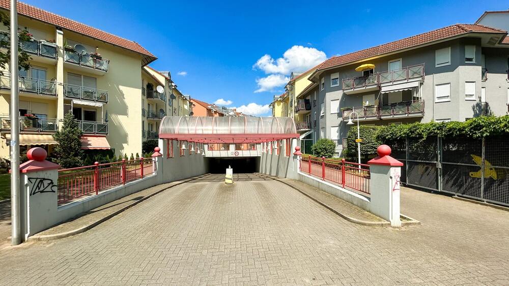 Tiefgarageneinfahrt