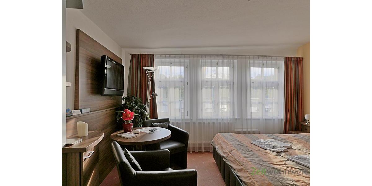 Blick zur Fensterfront