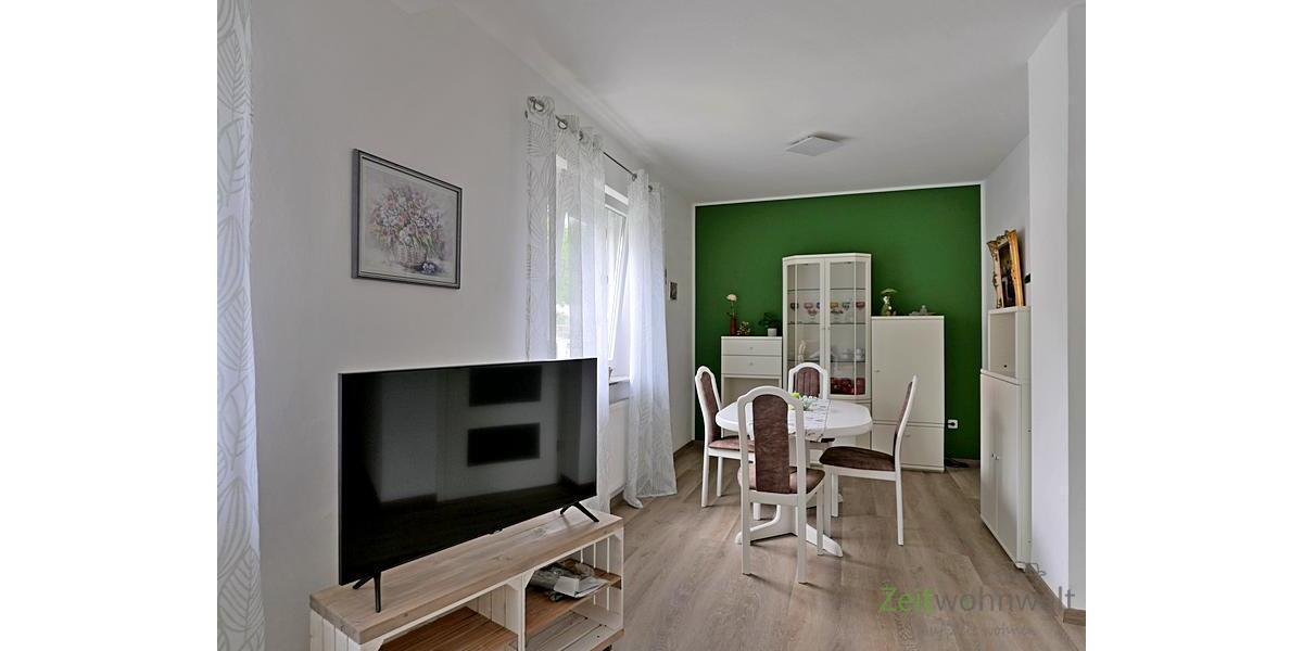 TV und Esstisch